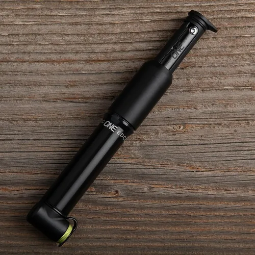 Vista 8 de OneUp Components Bomba de bicicleta EDC