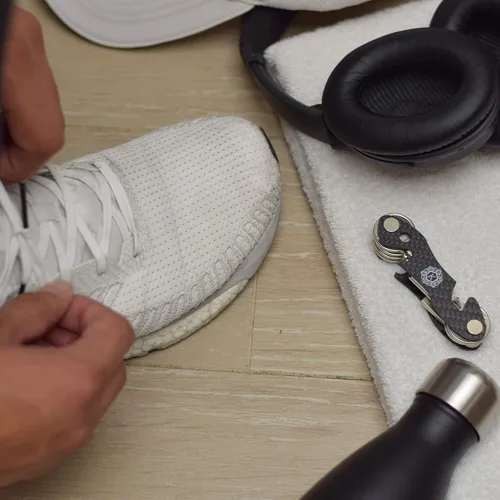Vista 6 de KINGSMEN Llavero organizador de llaves inteligente compacto Llavero de fibra de carbono de alta calidad para llavero con accesorios de llavero