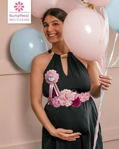 Vista 7 de BumpPetal - Juego de fajas de flores Baby Shower Mom to Be Daddy to Be Corsage Pin Cinturón de flores para vestido de maternidad Suministros