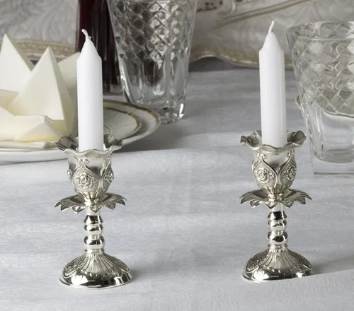 Vista 4 de Ner Mitzvah Candelabros chapados en plata, par de portavelas ornamentados de 4 pulgadas con base redonda y diseño floral (paquete de 2)