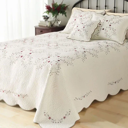 Vista 2 de Colcha acolchada 100% algodón, colcha bordada de lujo Amelia con flores blancas bordadas, idea de regalo para niñas y mujeres (1 edredón Queen)