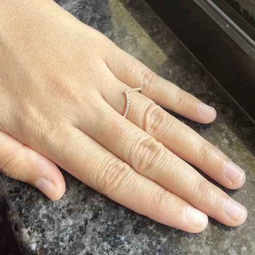 Vista 2 de Anillo de boda de diamante para mujer, anillo de boda de diamante en forma de V con acabado de oro de 14 quilates, anillo de diamante apilable