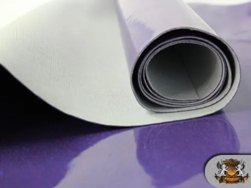 Vista 2 de The Yard - Tela de tapicería de piel falsa lavanda con brillo de vinilo