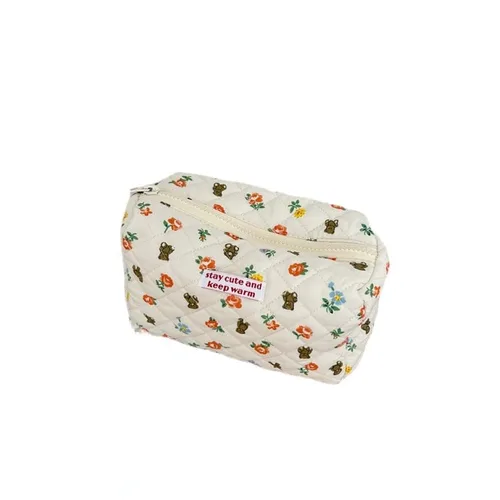 Vista 8 de Bolsa de maquillaje Kawaii bonita bolsa de cosméticos de felpa japonesa, bolsa de aseo peluda con patrones de flores de oso de hadas con cremallera