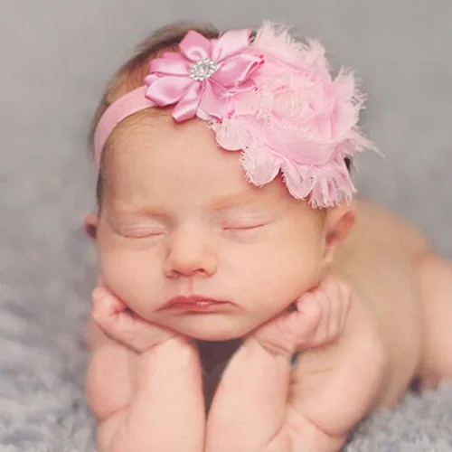 Vista 6 de Qandsweet vincha con flor cruzada e incrustaciones de estrás, para fotografías, para niña, 3-24 meses