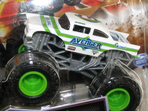 Vista 3 de Monster Jam Camión fundido a troquel oficial a escala 1:64 2023 Serie 25 Grave Digger vs Global Avenger