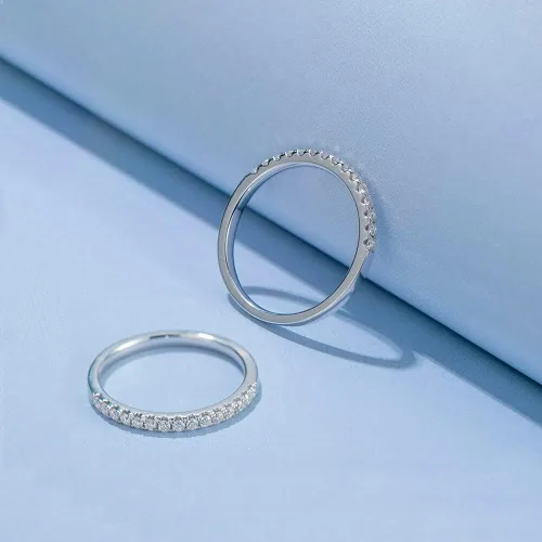 Vista 7 de Anillo redondo de moissanita con pavé de media eternidad para mujer, de 0.33 quilates, plata de ley 925, rodio