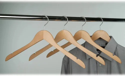 Vista 4 de Econoco Perchas planas de madera con gancho cromado, acabado natural duradero de lujo, perchas para blusas y vestidos, sin barra, paquete de 100