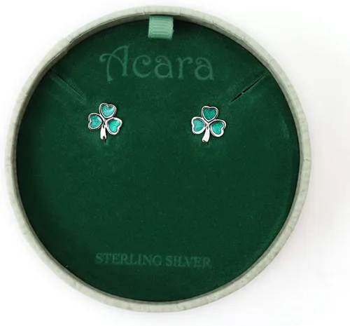 Vista 5 de Pendientes irlandeses de trébol de tres hojas para mujer, plata de ley 925, esmalte verde celta, fabricados en Irlanda por Artisan Jewelers, Plata