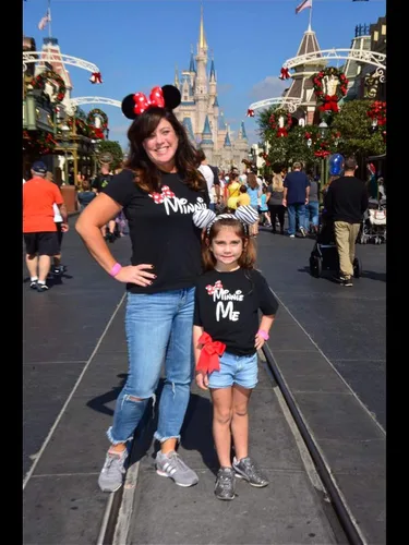 Vista 5 de 2 Shirts- disney fan Mommy and Me Minnie Shirts, family matching, Minnie Me, matching mother daughter outfit mickey mouse mama