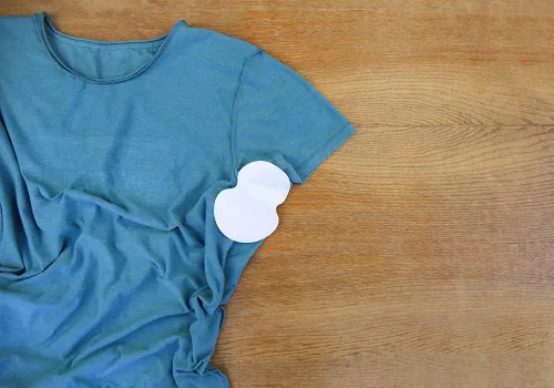 Vista 6 de Almohadillas antisudor, invisibles, cómodas, súper absorbentes, autoadhesivas para mantener las axilas secas, de un solo uso para hombres y mujeres