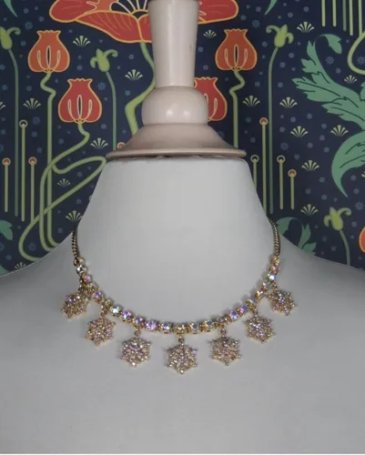 Vista 4 de Betsey Johnson Collar con colgante corto de ciervo