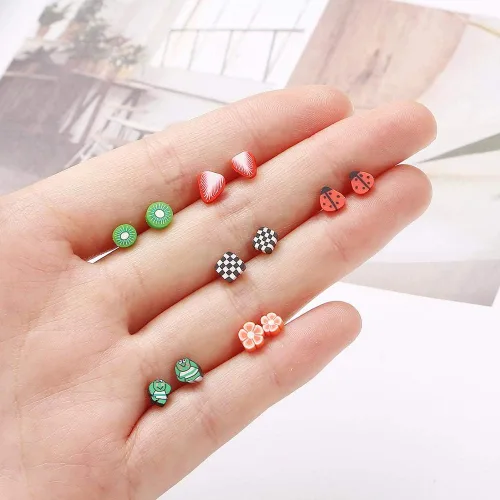 Vista 3 de Juego de 100 pareslote de aretes de cristal geométricos de flores de frutas coloridas para mujeres y niñas, aretes de plástico, regalos de joyería