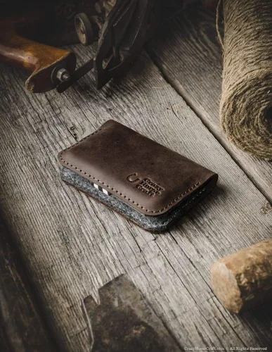 Vista 16 de Crazy Horse Craft Personalized Leather Card Holder, Business Card Case Felt Alpine Green