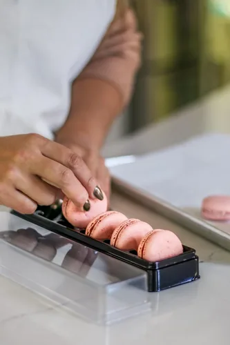 Vista 7 de Vend Exchange - Recipientes de plástico transparente para macarrones, se adapta a 6 macarons (paquete de 15)
