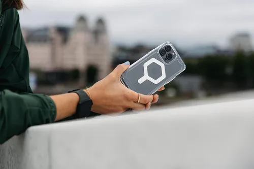 Vista 6 de URBAN ARMOR GEAR UAG - Funda diseñada para iPhone 14 Pro, translúcida y transparente de 6.1 pulgadas, imán integrado compatible con carga MagSafe