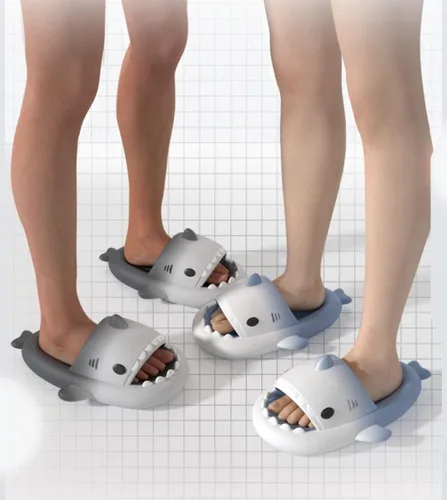 Vista 7 de Lindas pantuflas de tiburón de gradación, zapatos de playa de 1.6 in de grosor, suela suave, sandalias de verano con diseño de tiburón para mujeres