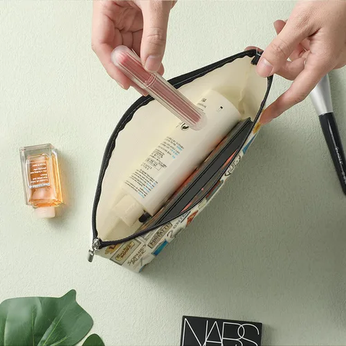 Vista 5 de Decohim Bolsa de maquillaje divertida inspirada en mercancía de programas de televisión, regalo para fanáticos de Lukes