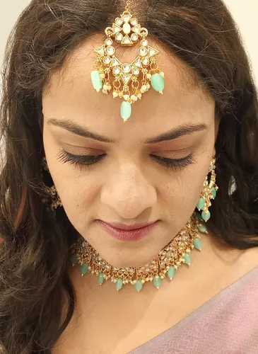 Vista 4 de Efulgenz Antique Gold Tone Choker Necklace Maangtikka and Earrings Set Indian Jewelry Sets for Women Indian Bridal Sets Ethnic Faux Kundan Crystal