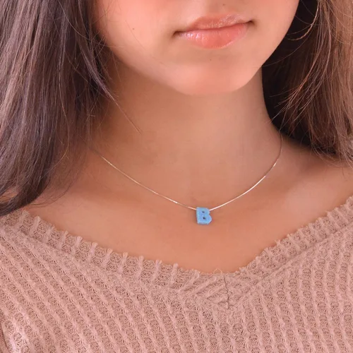 Vista 6 de AVNIS Collar con letra de ópalo azul, collar con inicial de ópalo azul, cadena de plata esterlina