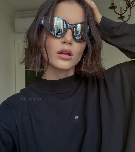 Vista 2 de NULOOQ Gafas de sol envolventes para mujeres y hombres, colección de clones futuristas, gafas de sol con mariposa, persianas atléticas