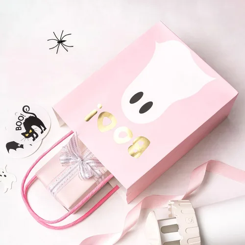 Vista 6 de WRAPAHOLIC Paquete de 12 pequeñas bolsas de regalo de papel kraft de Halloween de 7 pulgadas, bolsa de regalo de papel de aluminio dorado y fantasma