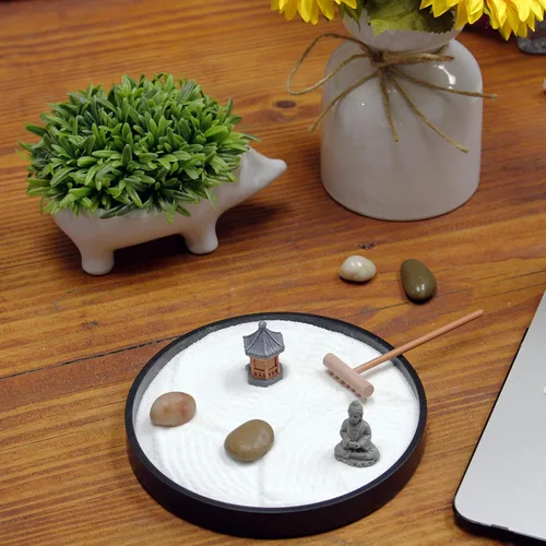 Vista 5 de Nature's Mark Mini kit de jardín zen para escritorio con rastrillo, arena blanca, base redonda negra, figura de pagoda en miniatura, rocas de río