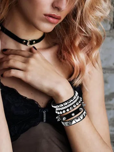 Vista 2 de 3 Pieces Punk Rock Leather Bracelets for Women Pop 80s 90s Emo Jewelry Accessories Retro Spiked Adjustable Wrap Wrist Cuffs