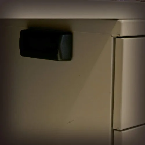 Vista 2 de Master Lock 207D - Soporte magnético para llaves, capacidad de 1 a 2 llaves, color negro (paquete de 2)