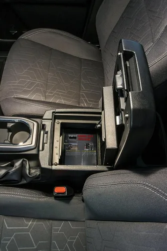 Vista 4 de Inserto de seguridad para consola de Toyota Tacoma 2016