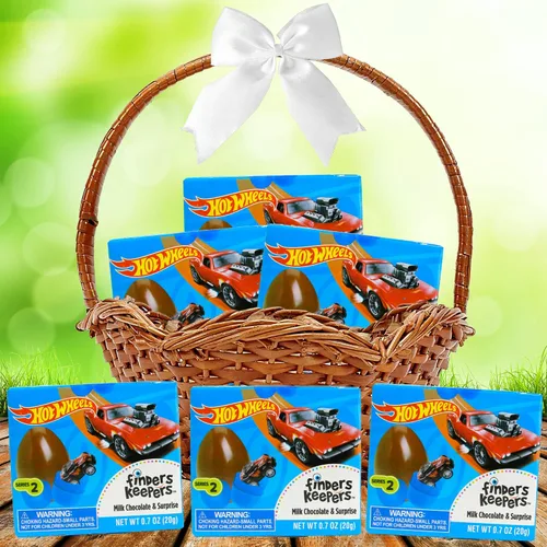 Vista 3 de Hot Wheels Finders Keepers, huevos de chocolate con leche con mini auto coleccionable en el interior, rellenos de cesta de Pascua para niños, 0.7