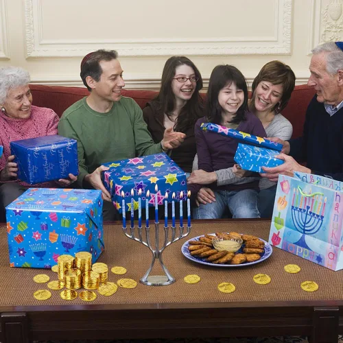 Vista 5 de WEBEEDY 100 monedas de plástico de oro Hanukkah moneda de juego de plástico pirata búsqueda del tesoro moneda para pirata aventura temática fiesta