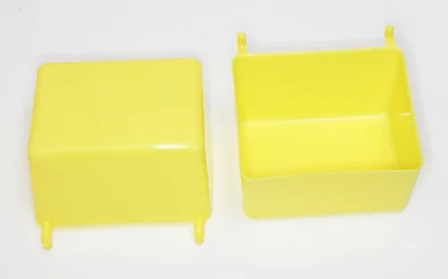 Vista 3 de Peg Board Papeleras de plástico amarillo, 10 paquetes de ganchos para colgar en el panel perforado de herramientas. Banco de trabajo de artesanías.