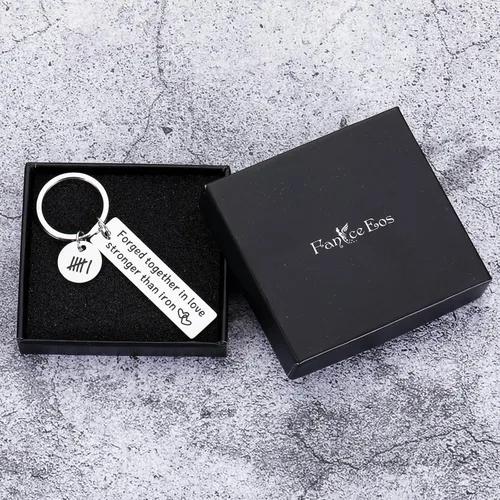 Vista 3 de 6 aniversario para él y ella, llavero de aniversario de hierro, regalos para él, su esposo, esposa, sexto aniversario de boda, mujeres, hombres