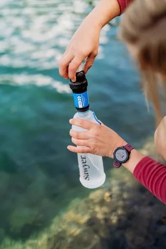 Vista 8 de Sawyer Products - Sistema de Filtración de Agua Squeez, Botella Premium Cnoc de 1 Litro