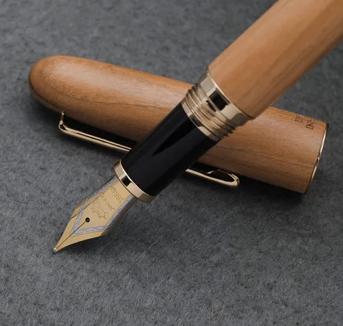 Vista 2 de JINHAO 9036 - Pluma estilográfica de madera natural hecha a mano (punta media de 0.028 in, madera de cerezo)
