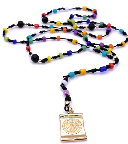 Vista 5 de Collar largo chapado en oro con colgante de San Benito para mujer