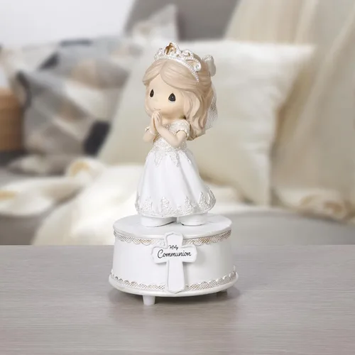 Vista 7 de Precious Moments Figura musical para niña de la Santa Comunión, reproduce "La oración del Señor", regalo de primera comunión para niñas, recuerdo
