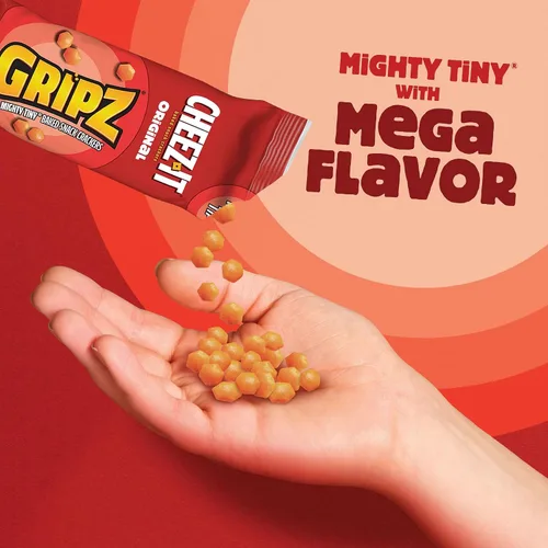 Vista 4 de Cheez-It Gripz, pequeñas galletas de queso horneadas, originales, ideales para llevar sobre la marcha, caja de 10.8 onzas (12 bolsas)