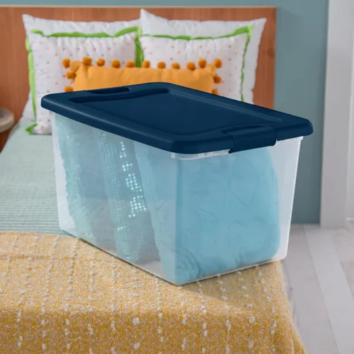 Vista 8 de Sterilite Programa de Color Paquete de 6, Contenedores de Almacenamiento Grandes de Plástico Transparente con Tapas, 64 Cuartos, Azul - Cajas