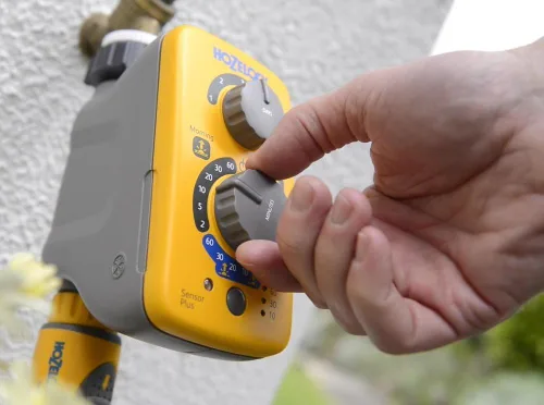 Vista 3 de HOZELOCK - Controlador del sensor del temporizador de riego Plus: riego automático y fácil con su sensor de luz, riego ajustable al amanecer y/o al