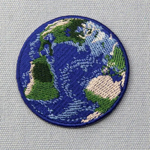 Vista 4 de Parche bordado con diseño de planeta Tierra azul para coser