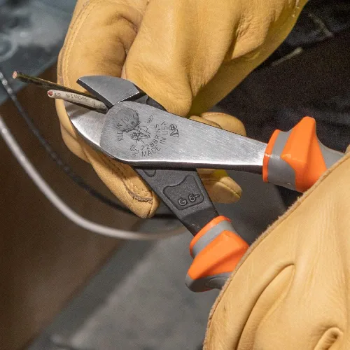 Vista 7 de Klein Tools 2288RINS Alicates Cortadores Diagonales Aislados de 1000V, Fabricados en EE.UU., Diseño de Alta Palanca, Cuchillas Endurecidas por