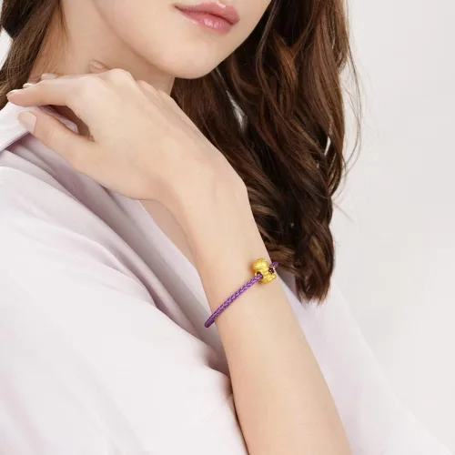 Vista 3 de CHOW SANG SANG 999 Pulsera de oro macizo de 24 quilates con dije de astronauta para mujeres y hombres 91588C, Metal, No es una piedra preciosa