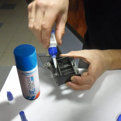 Vista 8 de Adhesive Guru CA Glue Accelerator Spray (2 x 6.75 onzas líquidas) Activador de aerosol para súper pegamentos – No es un pegamento por sí mismo