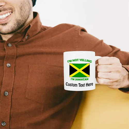 Vista 4 de Taza de café divertida personalizada Taza de café I'M Not Yelling I Am Jamaica Jamaica Taza de té de cerámica blanca de 11 oz Texto personalizado