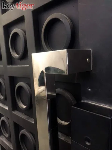 Vista 6 de Manijas de puerta de acero inoxidable modernas de 12 pulgadas espalda con espalda, acabado cromado pulido, manija de puerta externa interna