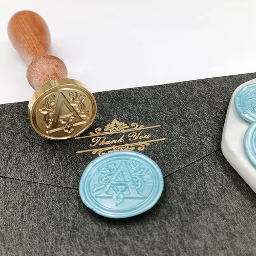 Vista 2 de Sello clásico de cera para sellar varios alfabetos, cabeza de latón, mango de madera, sellos para tarjetas, sobres, regalo (sello, letra A)