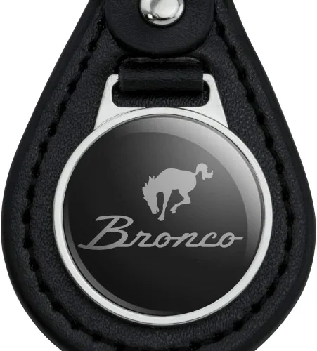 Vista 3 de Llavero de cuero negro para Ford Bronco con logotipo cromado