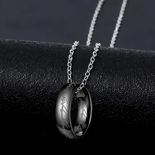 Vista 5 de Collar de cadena con colgante de anillo de acero inoxidable chapado en oro grabado